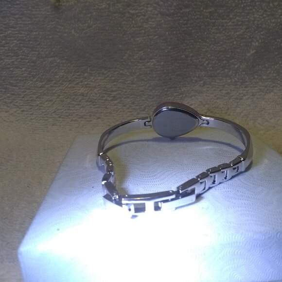 Armitron Now Heart Shape Quartz Watch Pink Dial Silver Bracelet New Bat Great ! - Picture 8 of 11